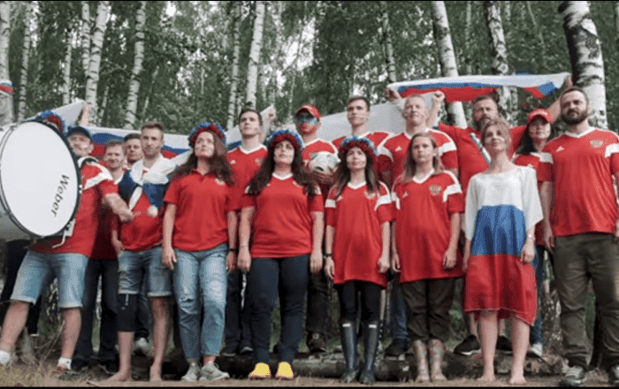Достойный ответ российских болельщиков на исландскую «Калинку»