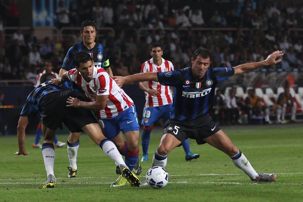 Атлетико мадрид интер. UEFA 2010.
