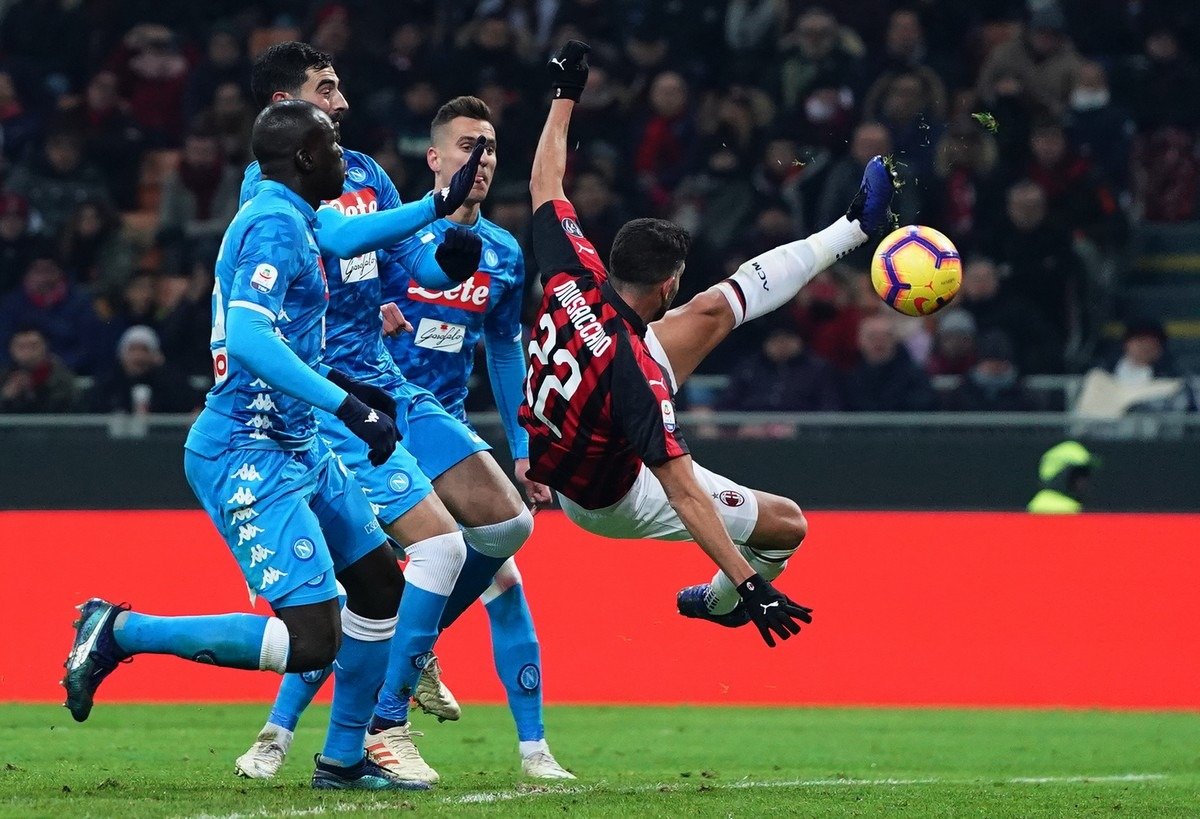 «Милан» - «Наполи». Прогноз и ставки на матч чемпионата Италии. 19 декабря 2021