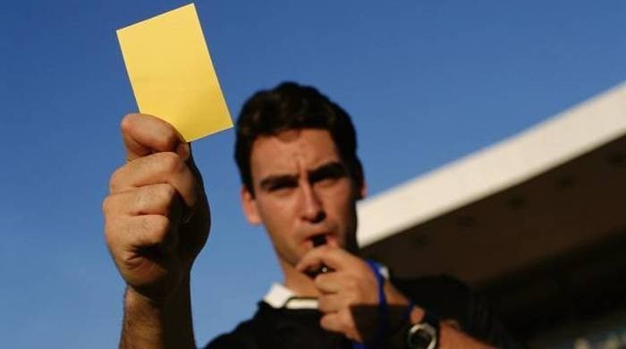 В Швеции футболисту заплатили 35 000 долларов за то, что он получит желтую карточку