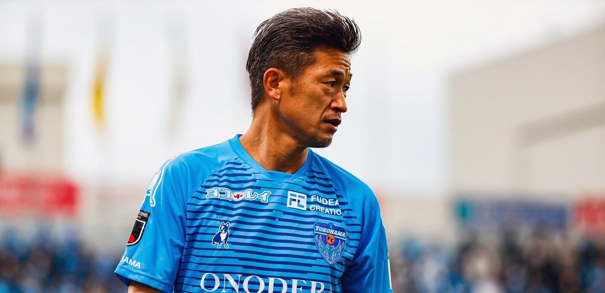 Старейший действующий футболист планеты Кадзуёси Миура впервые вышел на поле в нынешнем сезоне японской J-лиги и обновил свой же рекорд