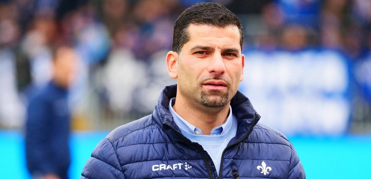 «Шальке 04» представил уже пятого главного тренера в текущем сезоне. Встречайте: Димитриос Граммоцис