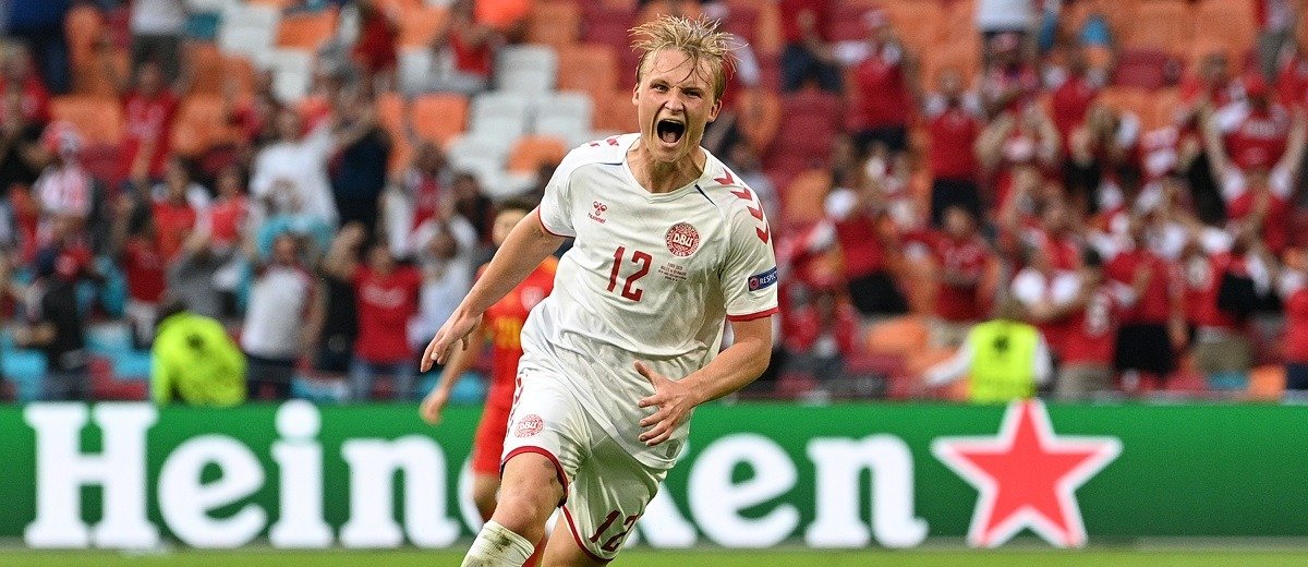 Дания разгромила Уэльс и вышла в четвертьфинал Евро-2020, лучшим игроком матча признан Каспер Дольберг