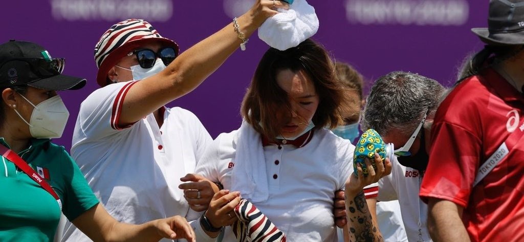 Олимпиада-2020. Российская лучница Светлана Гомбоева упала в оборок во время соревнований