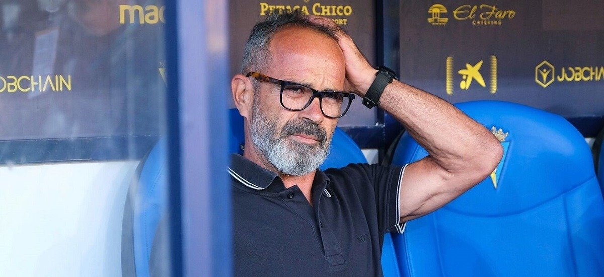«Кадис», занимающий предпоследнюю строчку в испанской Ла Лиге, уволил главного тренера