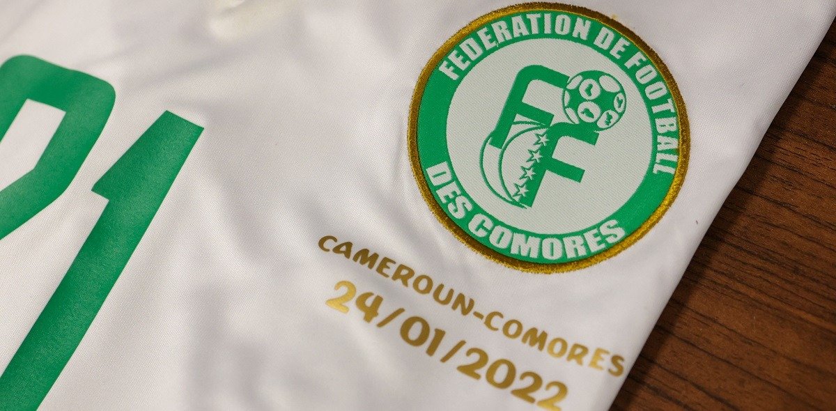 Коморы вышли на встречу с Камеруном с полевым игроком в воротах, имея здорового вратаря. Всё об удивительном матче Кубка Африки. Фото и Видео