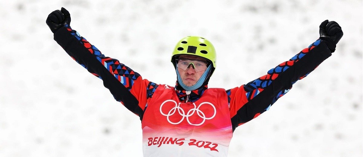Олимпийские итоги дня, 16 февраля: четыре медали российских лыжников, успех хоккеистов и решающее поражение в кёрлинге