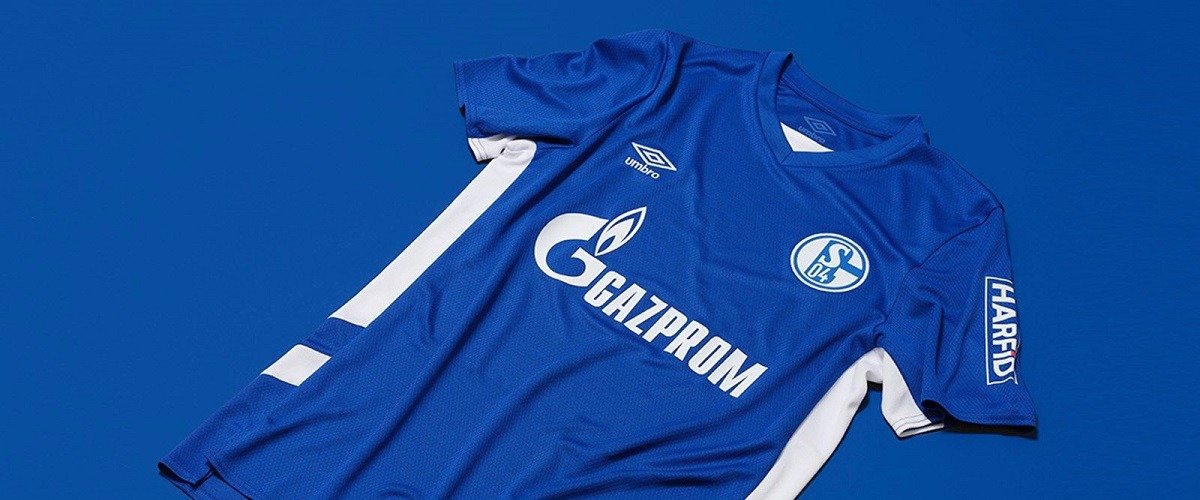 Немецкий «Шальке 04» убирает логотип «Газпрома» с игровой формы из-за ситуации на Украине