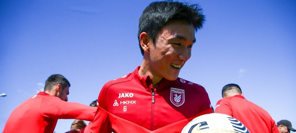 Южнокорейский полузащитник Ин Бом Хван приостановил действие контракта с «Рубином»