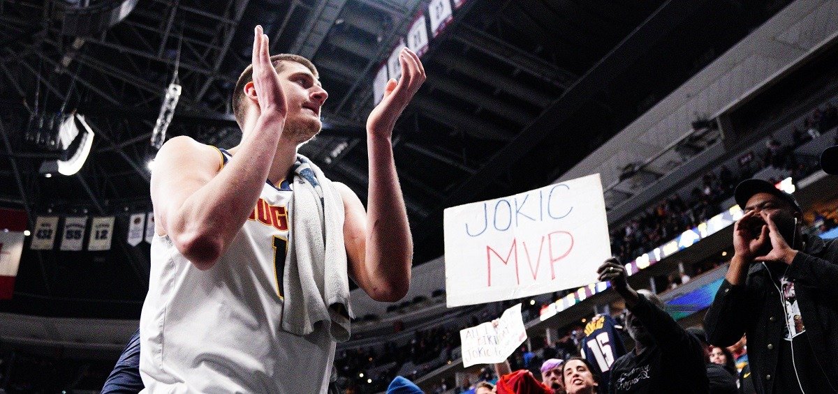 Сербский джокер: центровой «Денвер Наггетс» Никола Йокич выдал лучший регулярный сезон в истории НБА