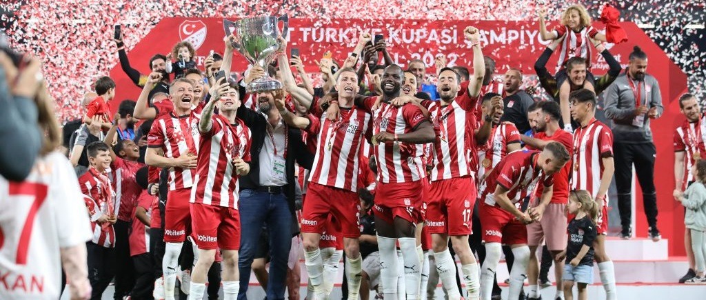 «Сивасспор» впервые в своей истории выиграл Кубок Турции по футболу. Видео