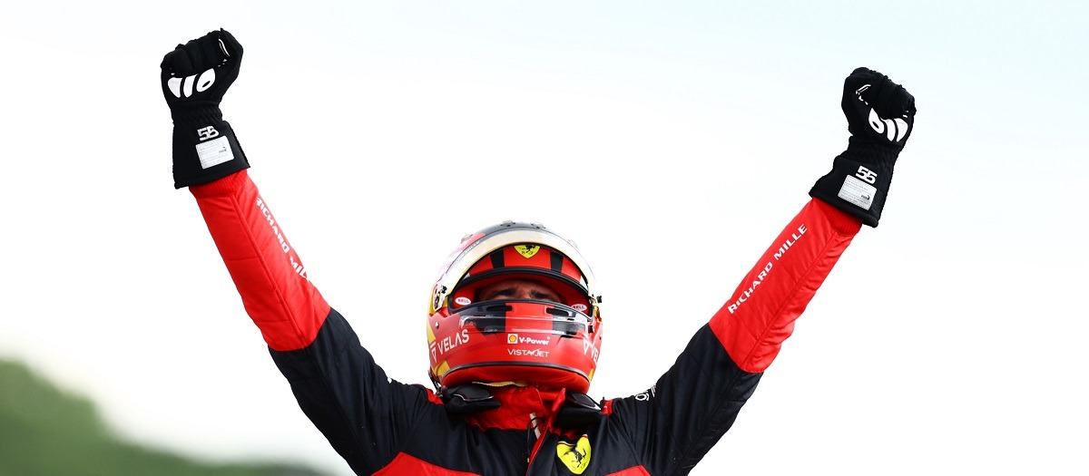 Невероятный «ГП Великобритании»: авария Чжоу, дебютная победа Сайнса в Формуле-1, первые очки Шумахера и рекордный подиум Хэмилтона