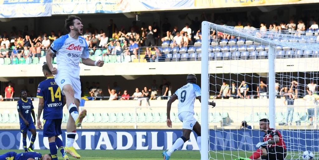 Хвича Кварацхелия отметился голом и ассистом в первом официальном матче за «Наполи». Видео