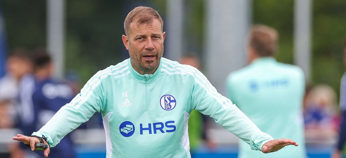 Франк Крамер уволен с поста главного тренера немецкого «Шальке 04»