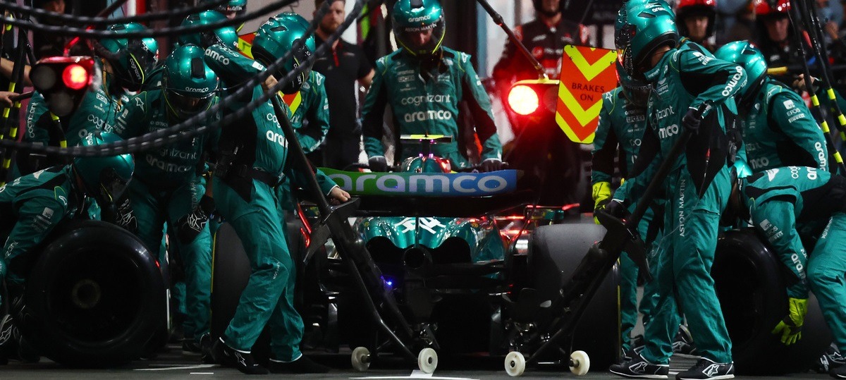 Формула-1. FIA выпустила дополнительные разъяснения по отбытию штрафов на пит-стопах после ситуаций с Оконом и Алонсо