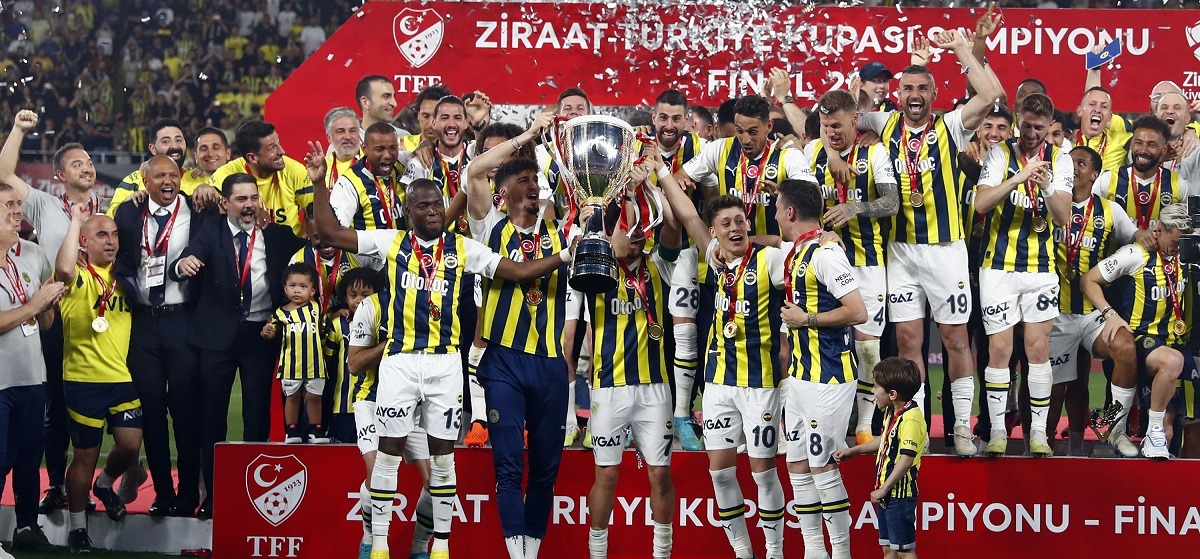 «Фенербахче» впервые за 10 лет завоевал Кубок Турции по футболу