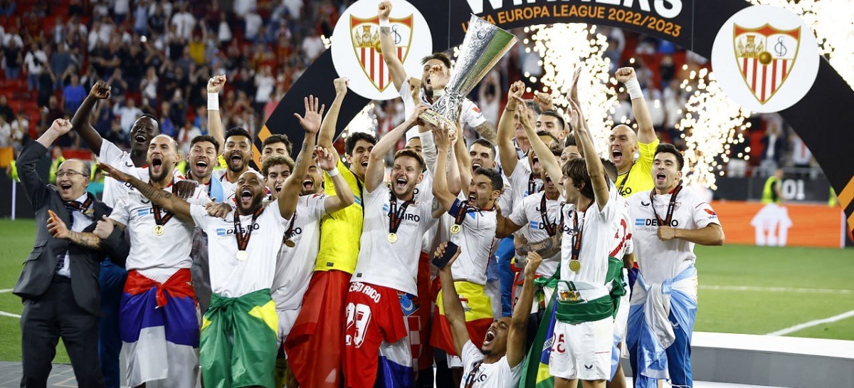 «Севилья» обыграла «Рому» в финале Лиги Европы-2022/23 и завоевала седьмой Кубок УЕФА в своей истории
