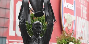 wenger statue 01