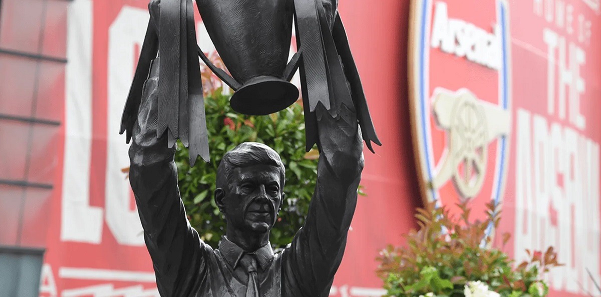 Лондонский «Арсенал» открыл статую Арсена Венгера рядом с домашним стадионом