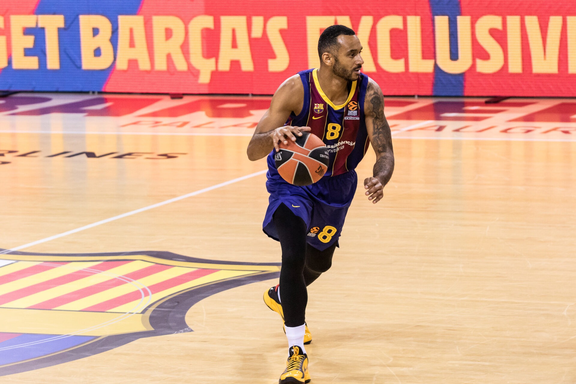 Барселона баскетбол. Барселона баскетбол игрок 2021. Barcelona Basketball. Баскетбол Барселона Лион виллр.