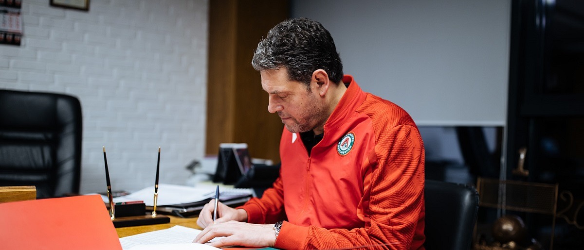 Главный тренер ВК «Локомотив-Новосибирск» Пламен Константинов подписал новый контракт с клубом