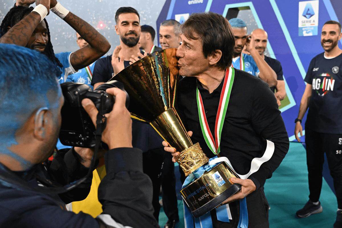 konte prazdnuet skudetto s napoli
