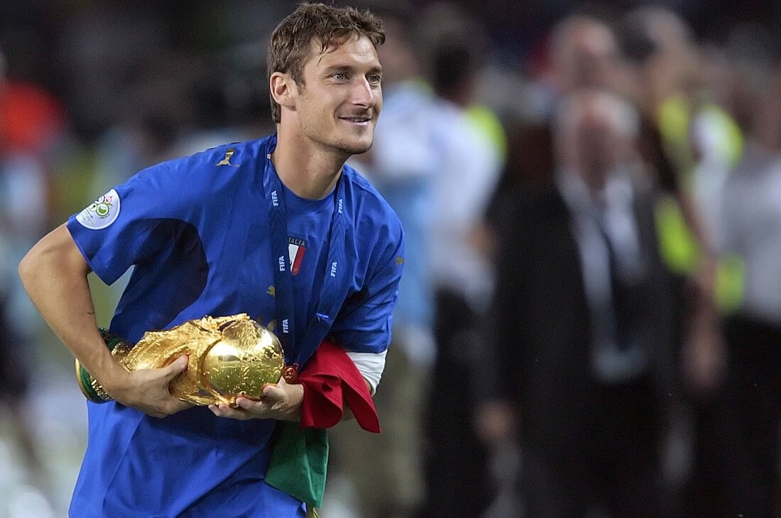 Francesco Totti s kubkom chempionata mira