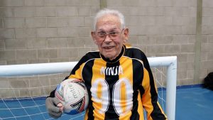 oldest football players