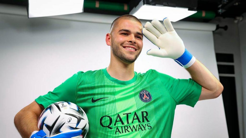 Lucas Chevalier psg transfer football paris saint germain