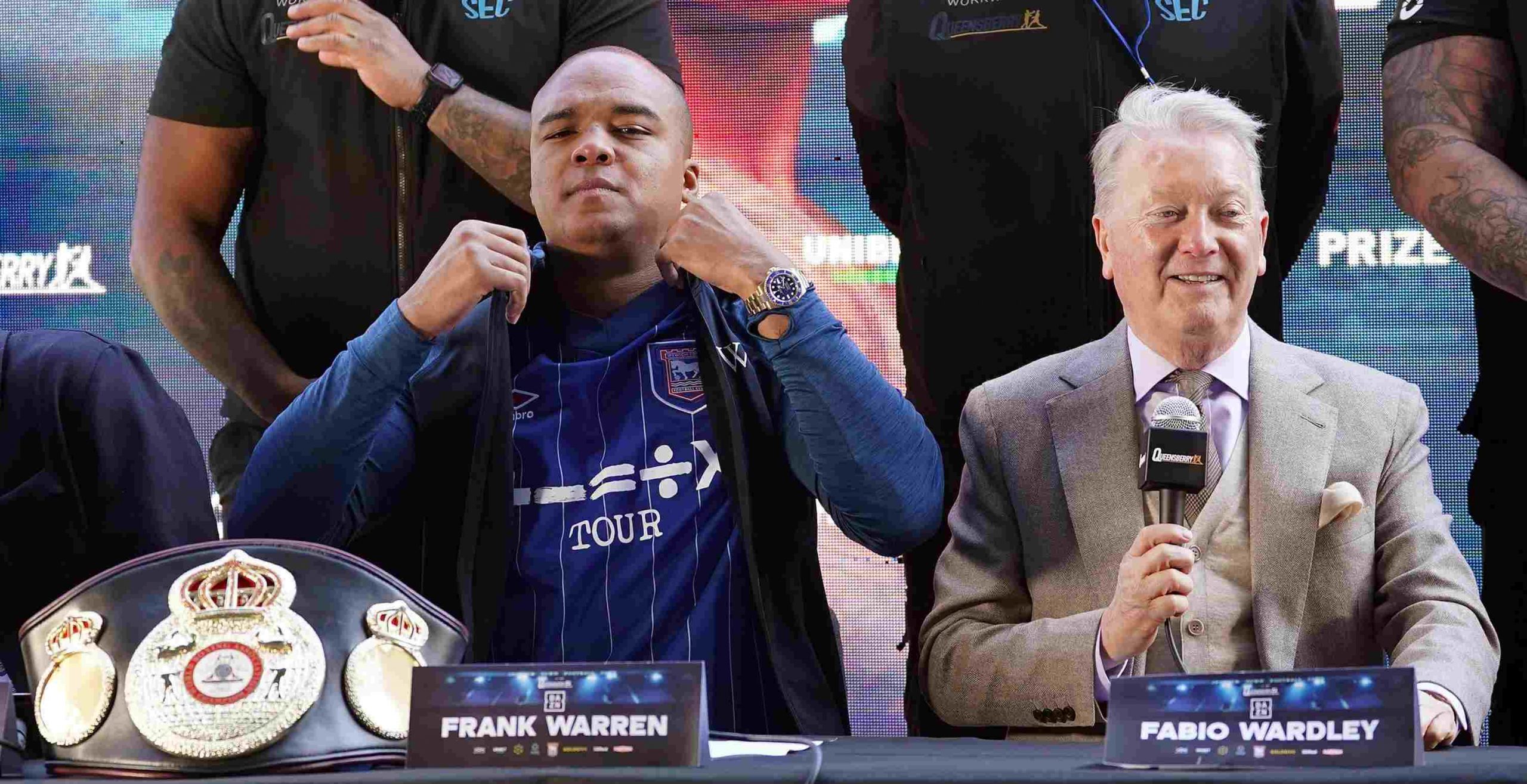 Na foto bokser Fabio Uordli i ego promouter Frenk Uorren