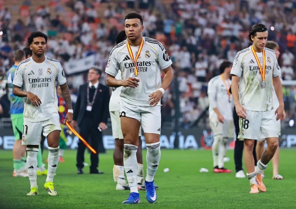 real madrid with medal finale super cup spain 2026